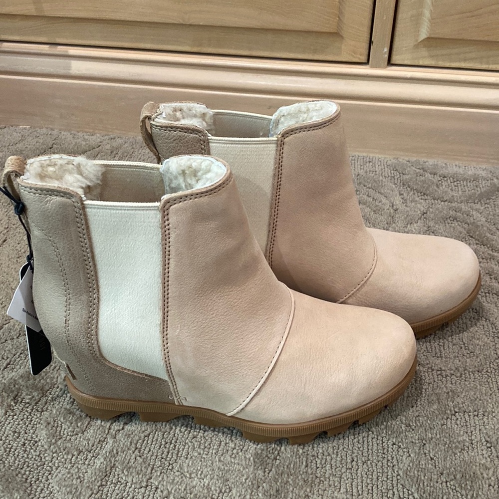 Sorel Joan Of Artic Wedge II Chelsea Lux Natural Tan Booties Size 7.5 Leather